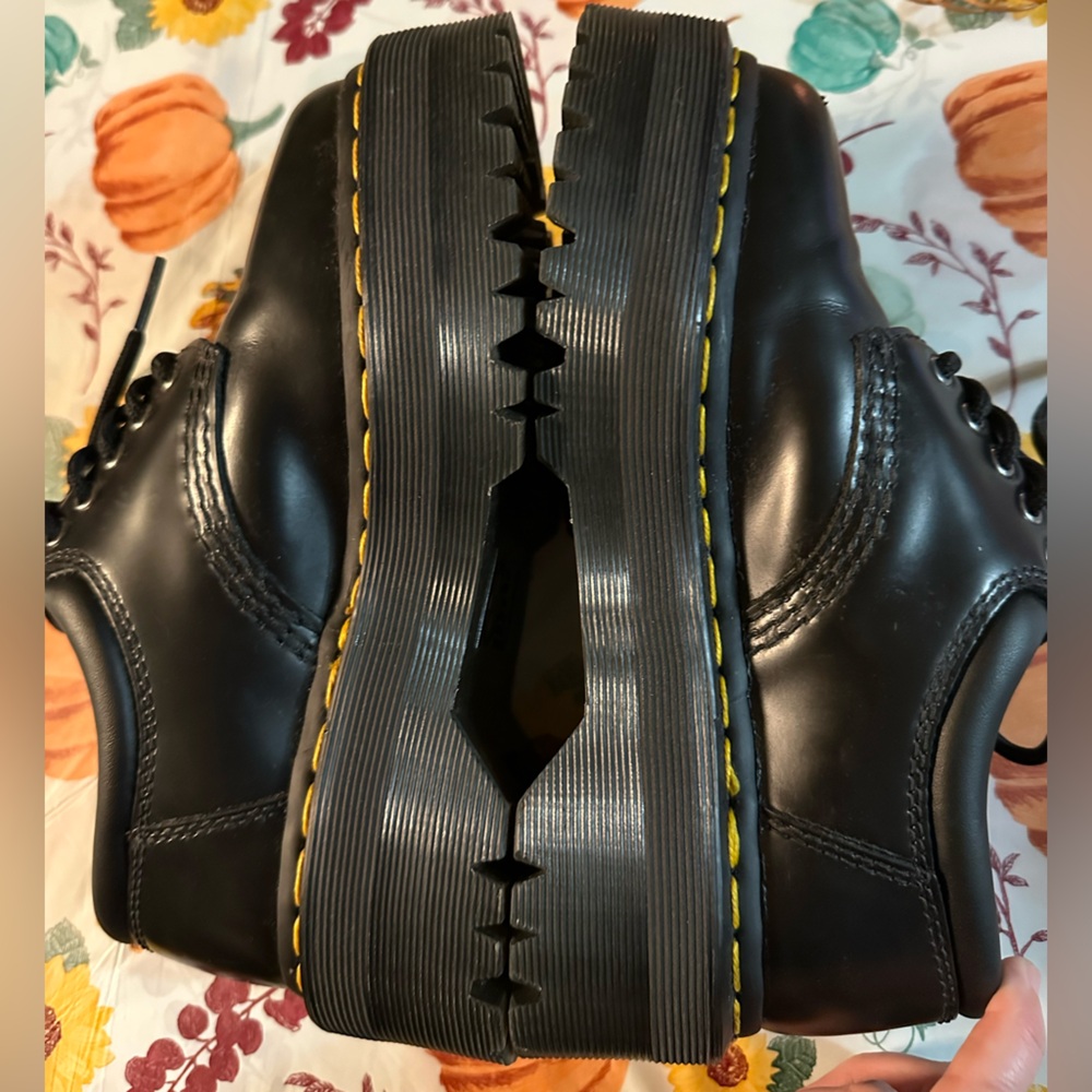 DR MARTENS 8053 Black Shiny Leather Platform Casual Shoes Size 6 LNC EUC - Picture 2 of 12